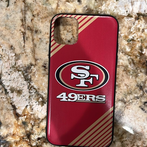 Assorted iPhone 11 Cases - Picture 6 of 16